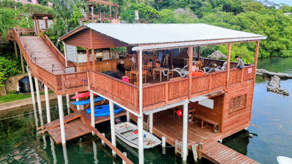 La Rosa Tiki Bar and the dock from above, Carib Bight Roatán