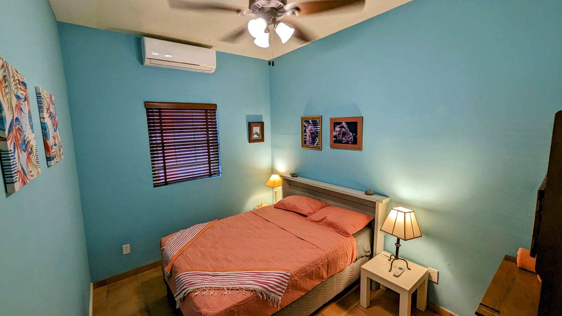 Blue Room — Queen bed