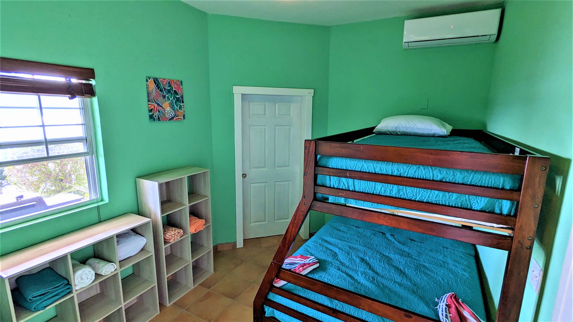 Green Room — Full/Twin bunkbed