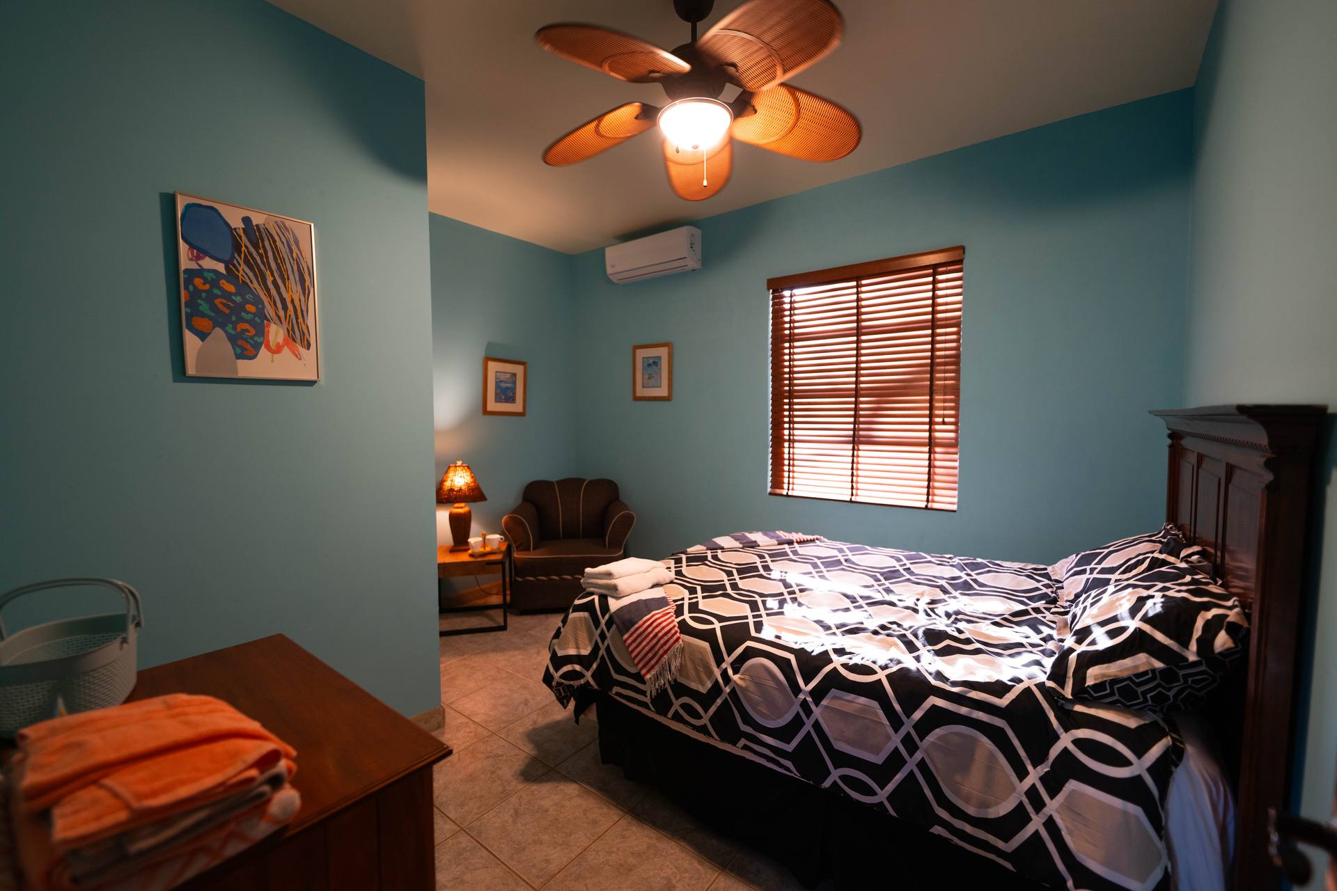Blue Room — Queen bed