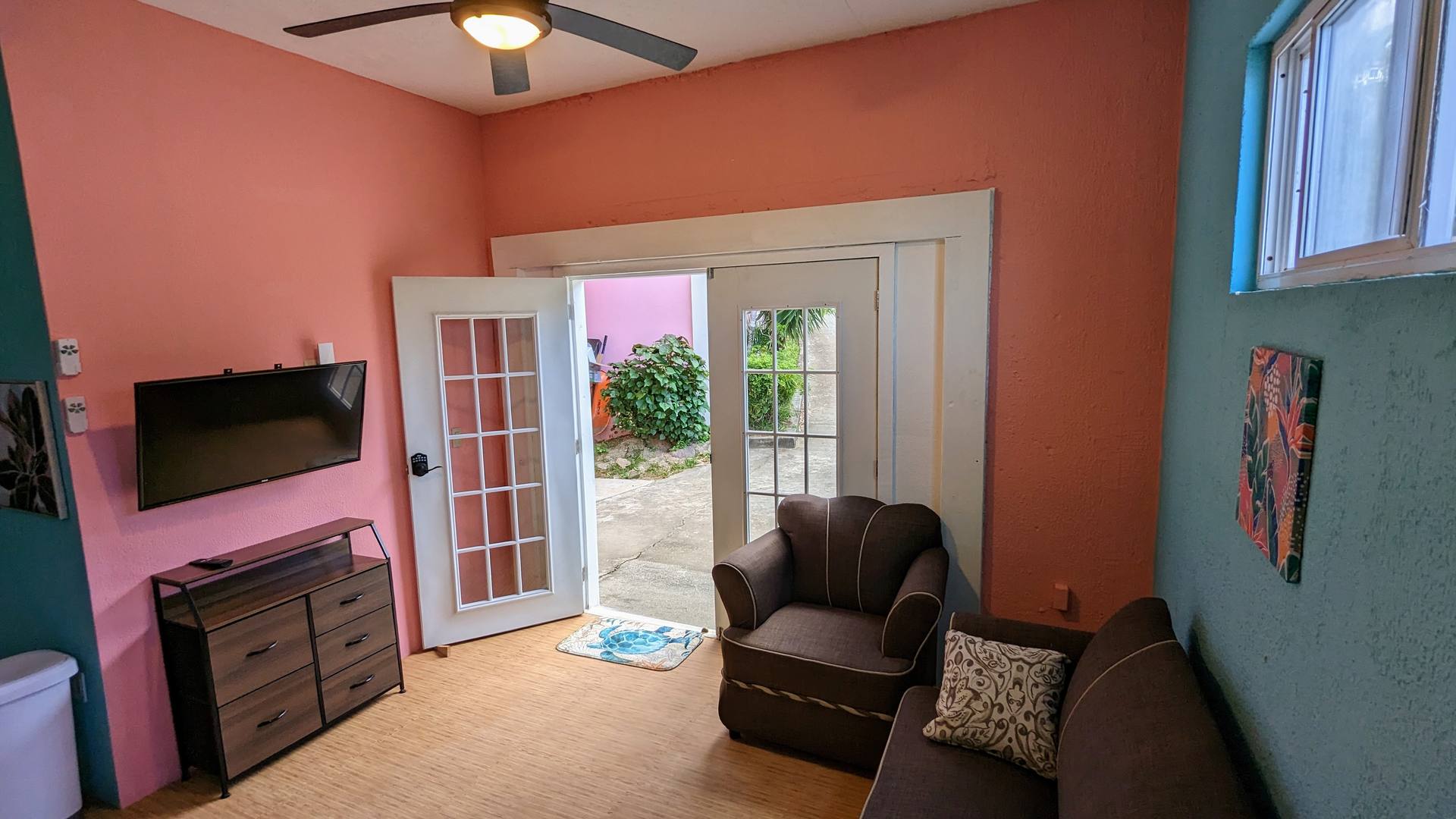 3BR Palacio Suite family room