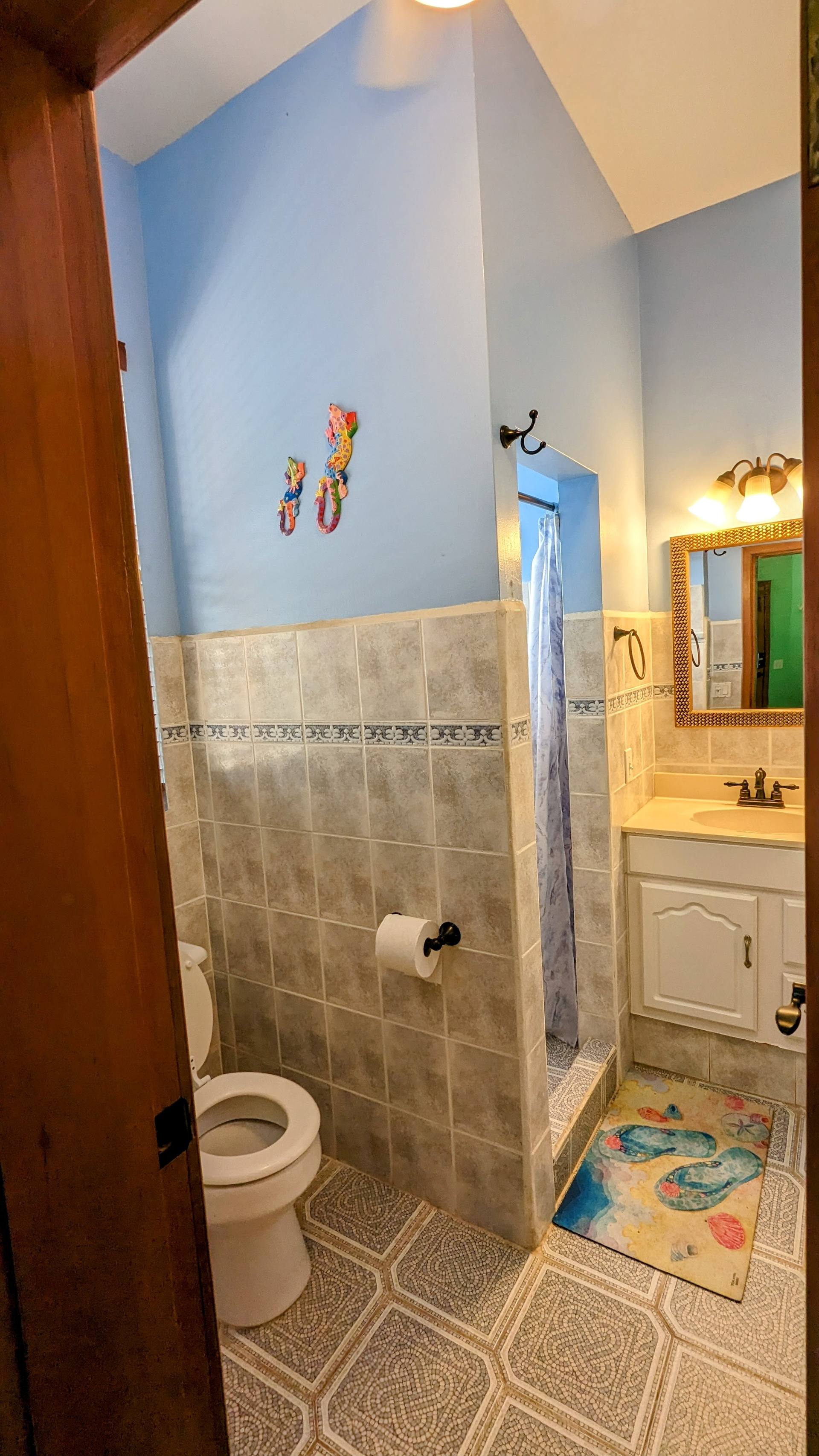 Master en-suite bathroom