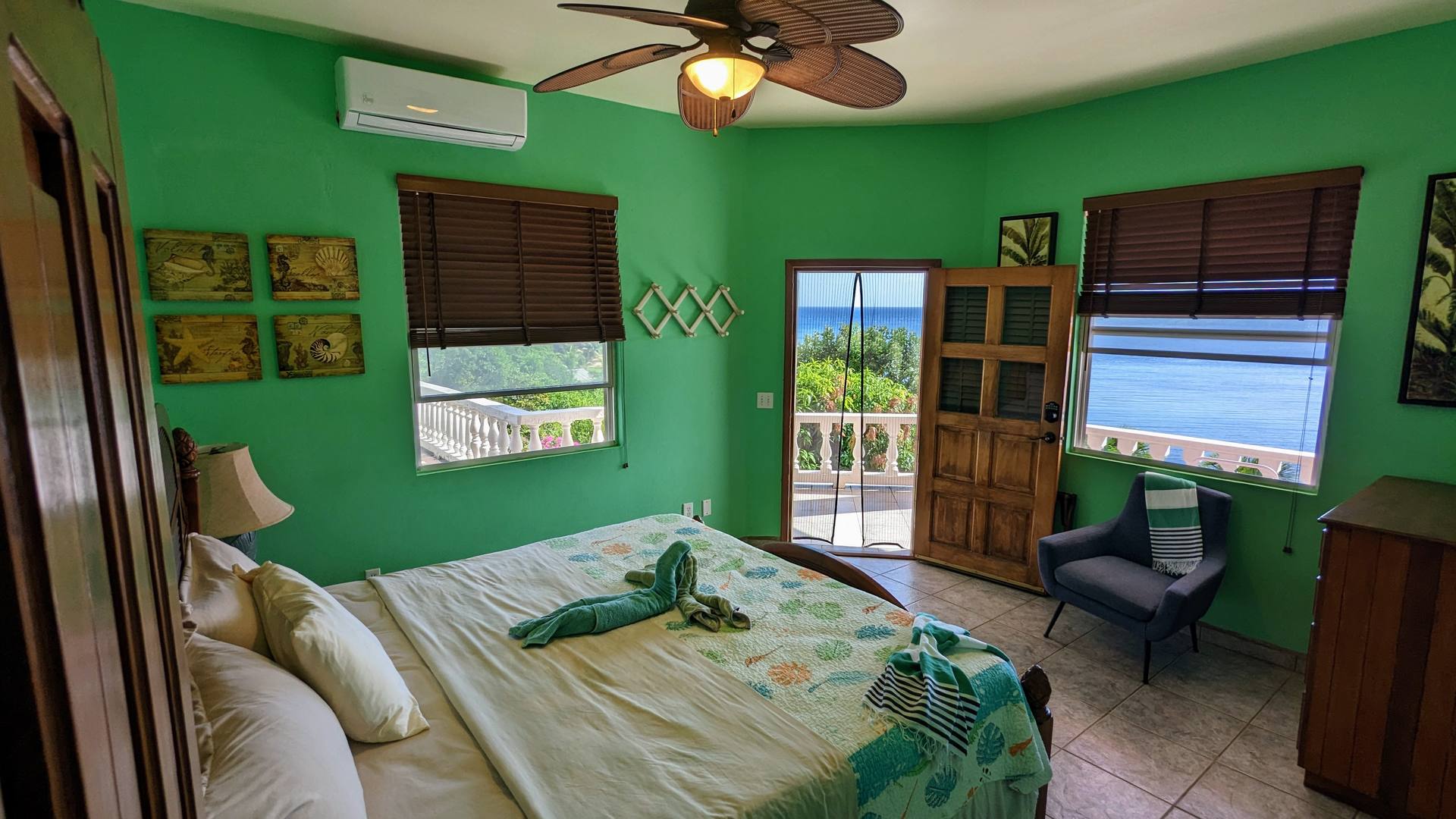 Master bedroom — King bed