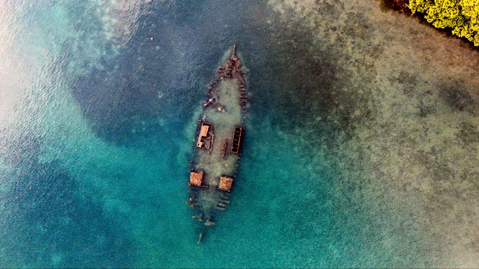 The Roly Poly WWII shipwreck off the dock at El Palacio Rosa